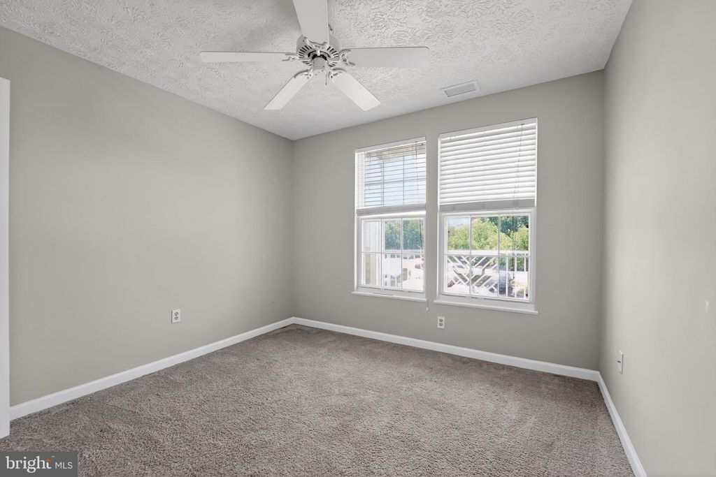 Image 16 of property listing at 2456 APPLE BLOSSOM LN #201, Odenton, MD 21113