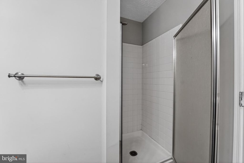 Image 19 of property listing at 2456 APPLE BLOSSOM LN #201, Odenton, MD 21113