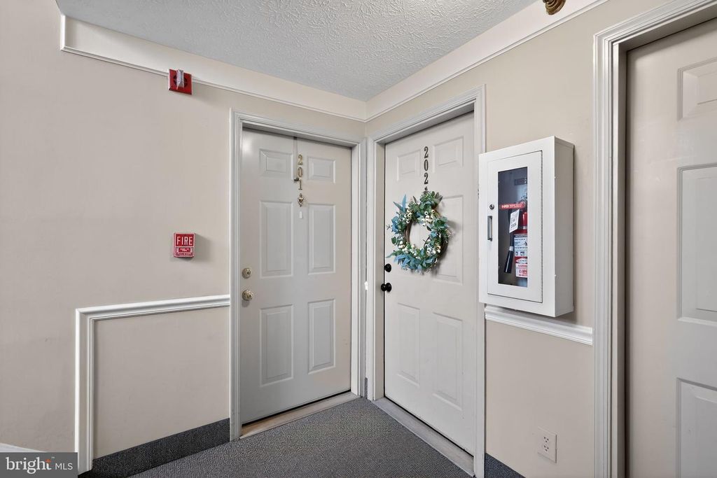 Image 3 of property listing at 2456 APPLE BLOSSOM LN #201, Odenton, MD 21113