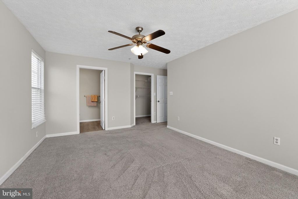 Image 21 of property listing at 2456 APPLE BLOSSOM LN #201, Odenton, MD 21113