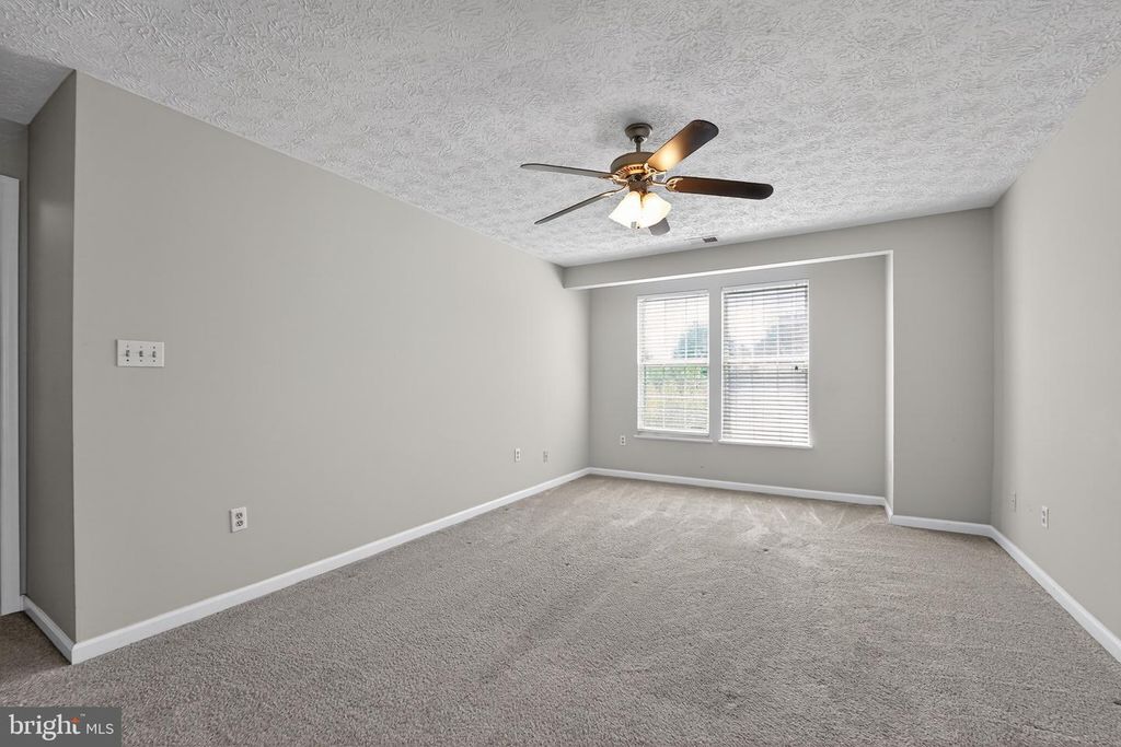 Image 22 of property listing at 2456 APPLE BLOSSOM LN #201, Odenton, MD 21113