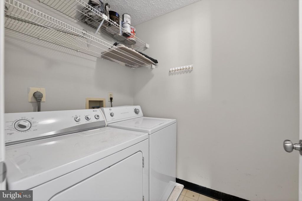 Image 28 of property listing at 2456 APPLE BLOSSOM LN #201, Odenton, MD 21113