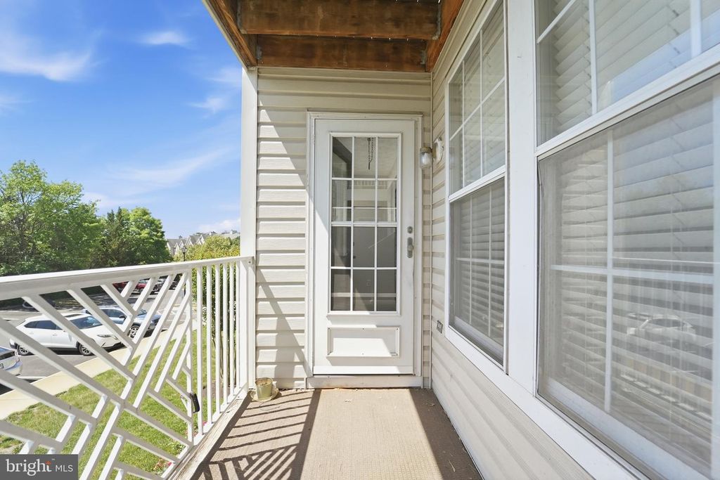 Image 29 of property listing at 2456 APPLE BLOSSOM LN #201, Odenton, MD 21113