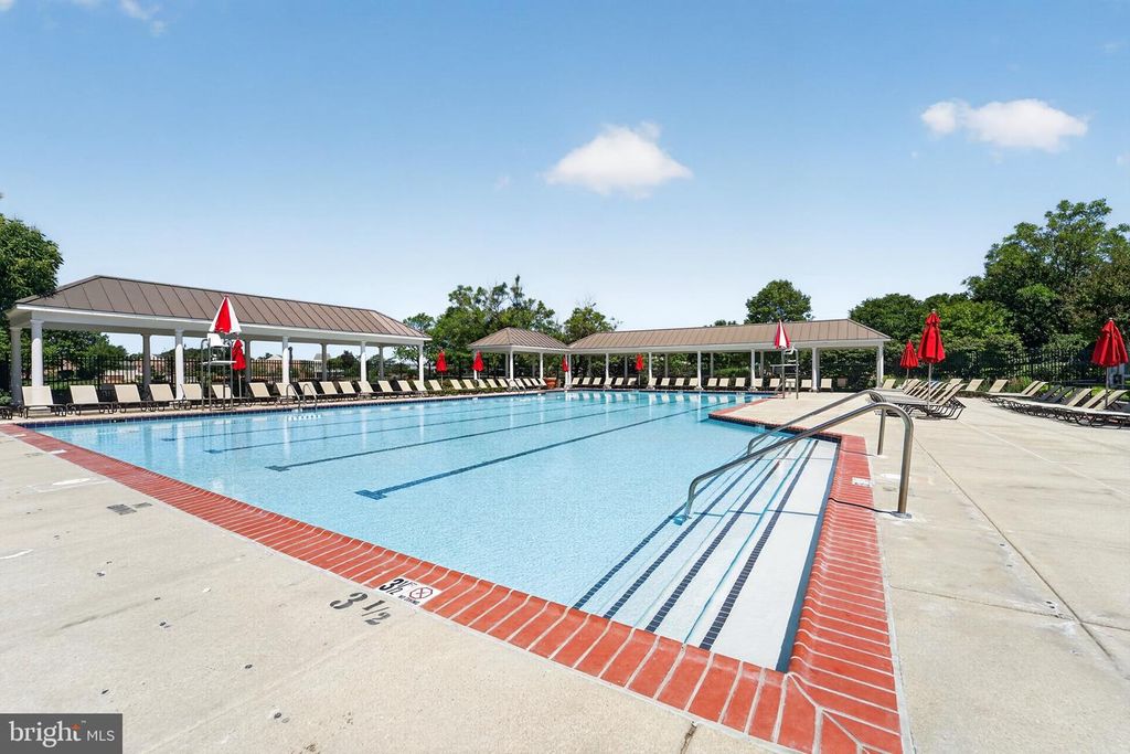 Image 33 of property listing at 2456 APPLE BLOSSOM LN #201, Odenton, MD 21113