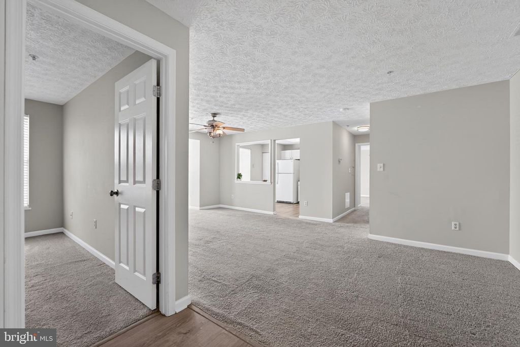 Image 5 of property listing at 2456 APPLE BLOSSOM LN #201, Odenton, MD 21113