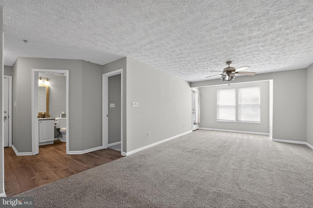 Image 6 of property listing at 2456 APPLE BLOSSOM LN #201, Odenton, MD 21113