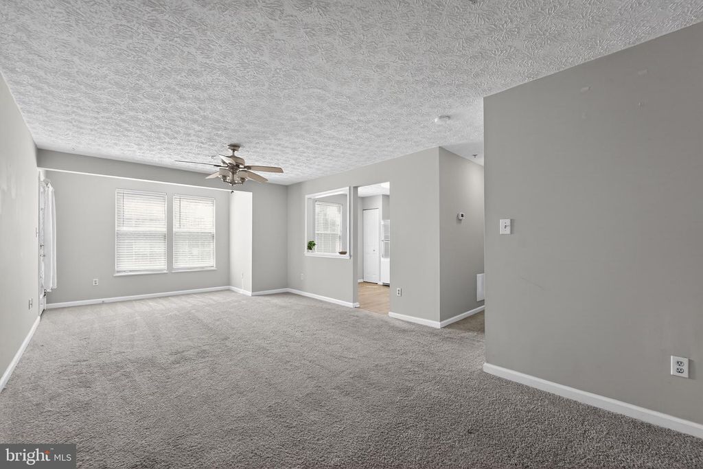 Image 8 of property listing at 2456 APPLE BLOSSOM LN #201, Odenton, MD 21113