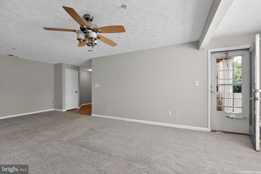 Image 9 of property listing at 2456 APPLE BLOSSOM LN #201, Odenton, MD 21113