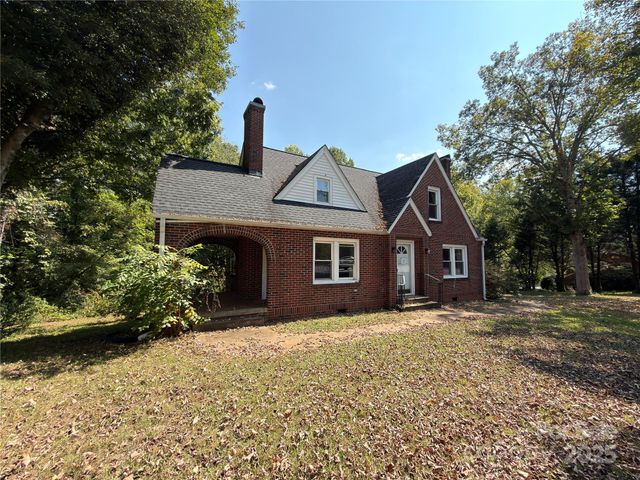 4216 N Center Street, Hickory, NC 28601