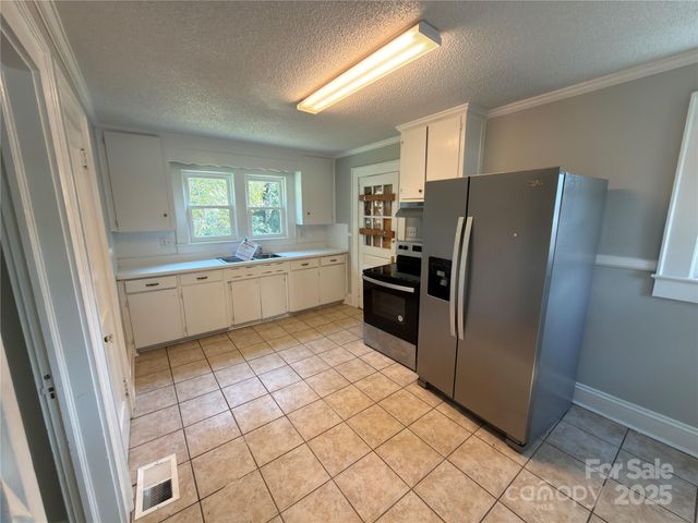 4216 N Center Street, Hickory, NC 28601