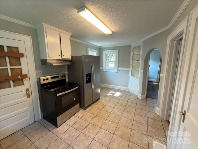 4216 N Center Street, Hickory, NC 28601