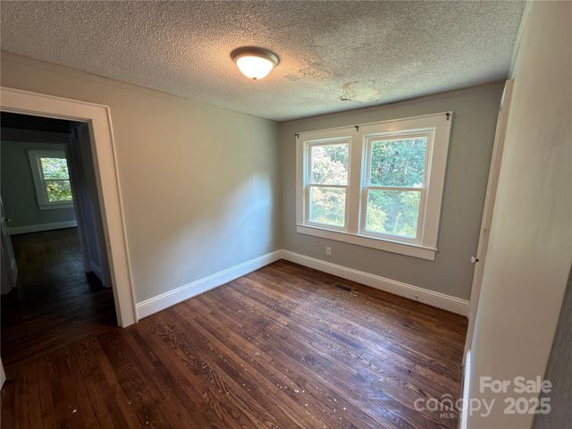 4216 N Center Street, Hickory, NC 28601