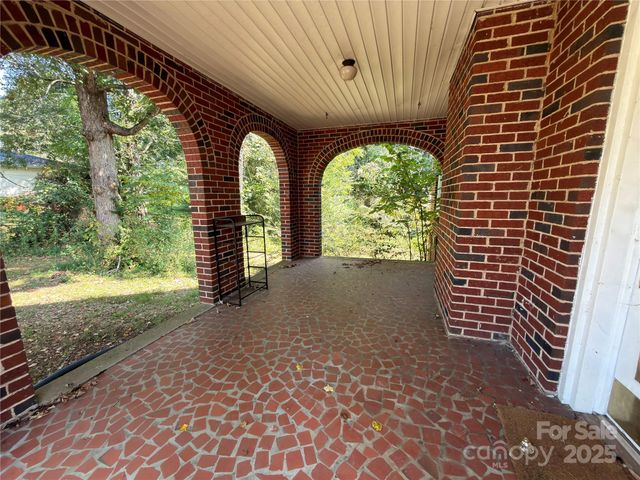 4216 N Center Street, Hickory, NC 28601