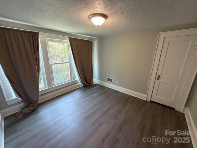 4216 N Center Street, Hickory, NC 28601
