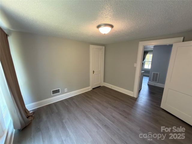 4216 N Center Street, Hickory, NC 28601