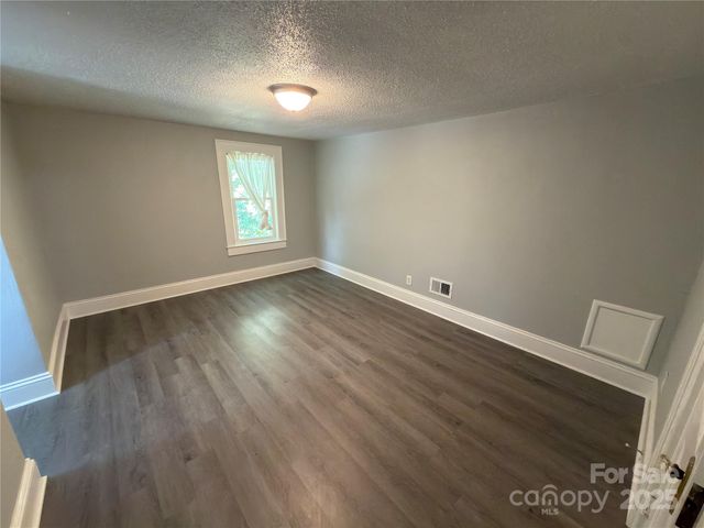 4216 N Center Street, Hickory, NC 28601