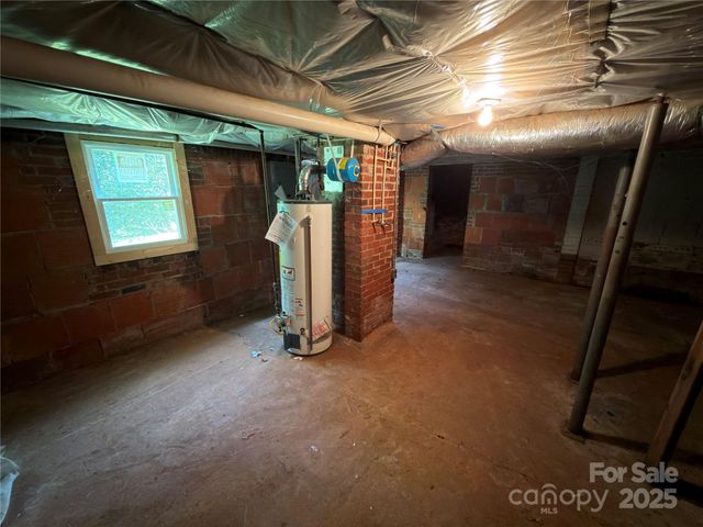 4216 N Center Street, Hickory, NC 28601
