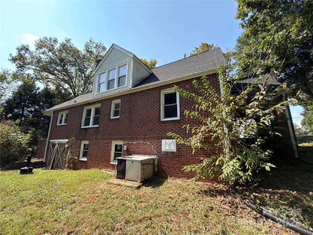 4216 N Center Street, Hickory, NC 28601