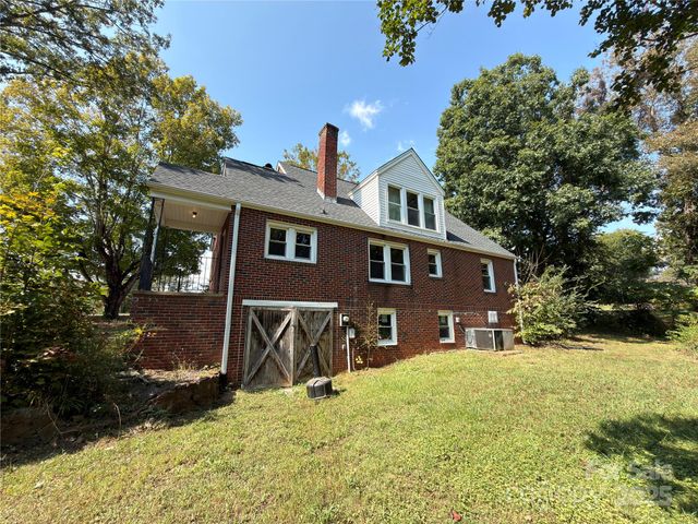 4216 N Center Street, Hickory, NC 28601
