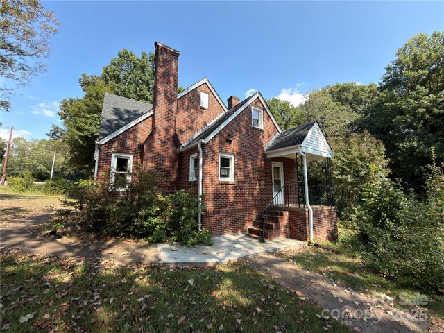 4216 N Center Street, Hickory, NC 28601