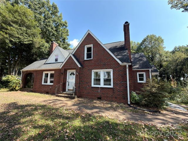 4216 N Center Street, Hickory, NC 28601
