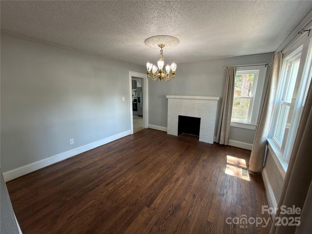 4216 N Center Street, Hickory, NC 28601