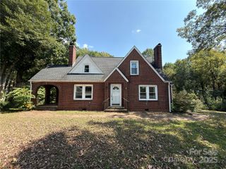 4216 N Center Street, Hickory, NC 28601