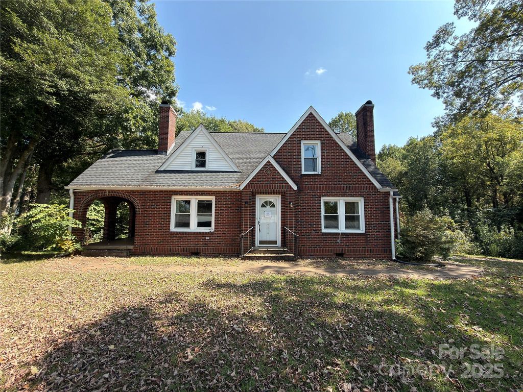 4216 N Center Street, Hickory, NC 28601