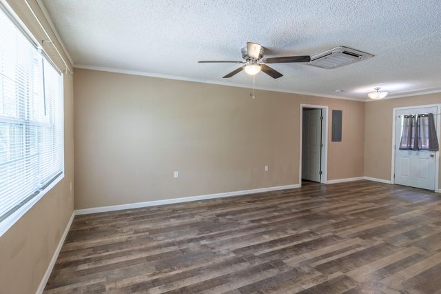 470 S Washington Street, Rossville, GA 30741