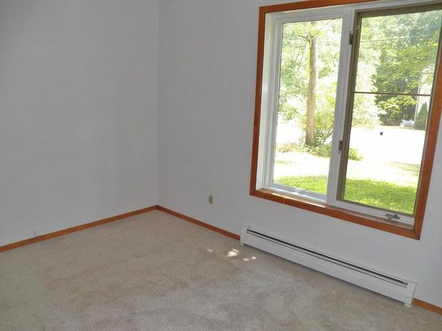 25 Woodlawn Avenue, Hillsborough, NH 03244