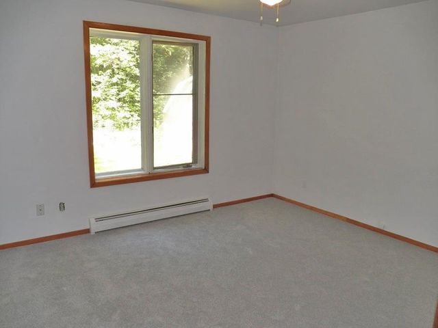 25 Woodlawn Avenue, Hillsborough, NH 03244