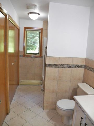 25 Woodlawn Avenue, Hillsborough, NH 03244