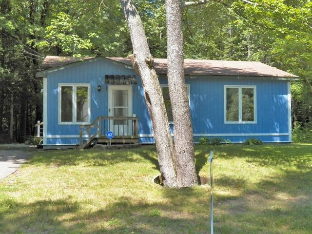 25 Woodlawn Avenue, Hillsborough, NH 03244