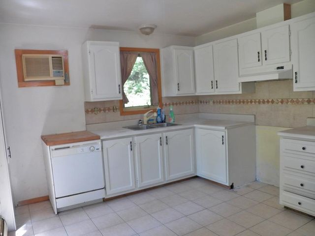 25 Woodlawn Avenue, Hillsborough, NH 03244