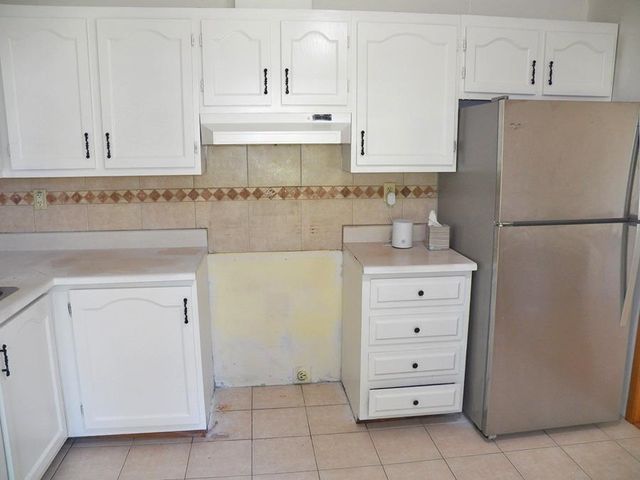 25 Woodlawn Avenue, Hillsborough, NH 03244