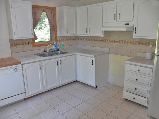 25 Woodlawn Avenue, Hillsborough, NH 03244