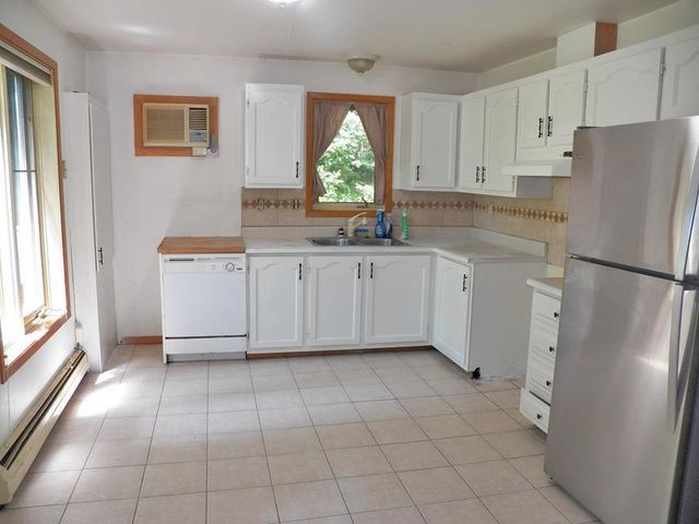 25 Woodlawn Avenue, Hillsborough, NH 03244