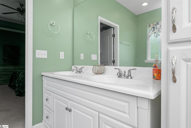 715 Tudor Lane, Boiling Springs, SC 29316