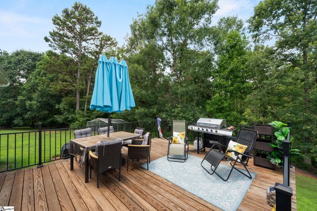 715 Tudor Lane, Boiling Springs, SC 29316