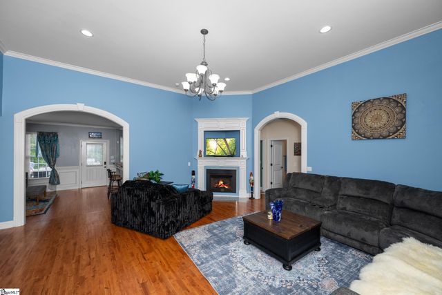 715 Tudor Lane, Boiling Springs, SC 29316