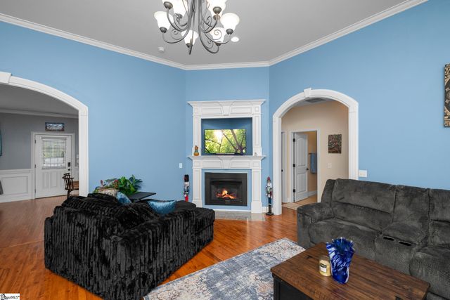 715 Tudor Lane, Boiling Springs, SC 29316