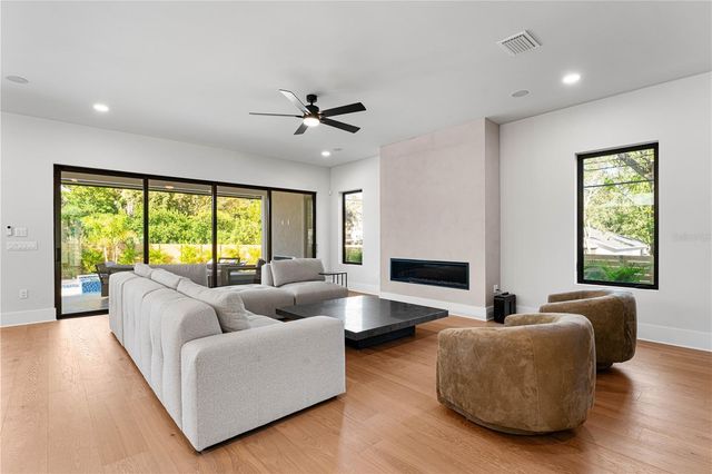818 W KENTUCKY AVENUE, Tampa, FL 33603