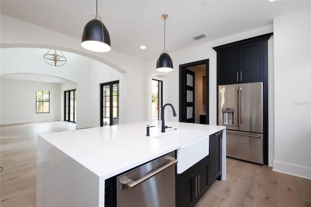 818 W KENTUCKY AVENUE, Tampa, FL 33603