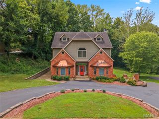10662 Charlamar Lane, St Louis, MO 63128