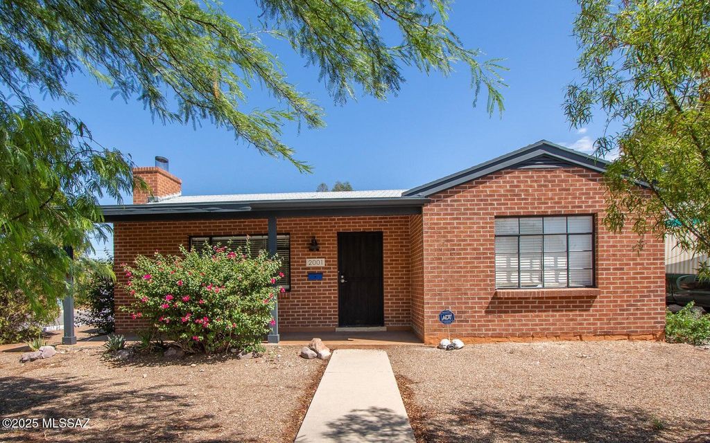 2001 E 10th Street, Tucson, AZ 85719