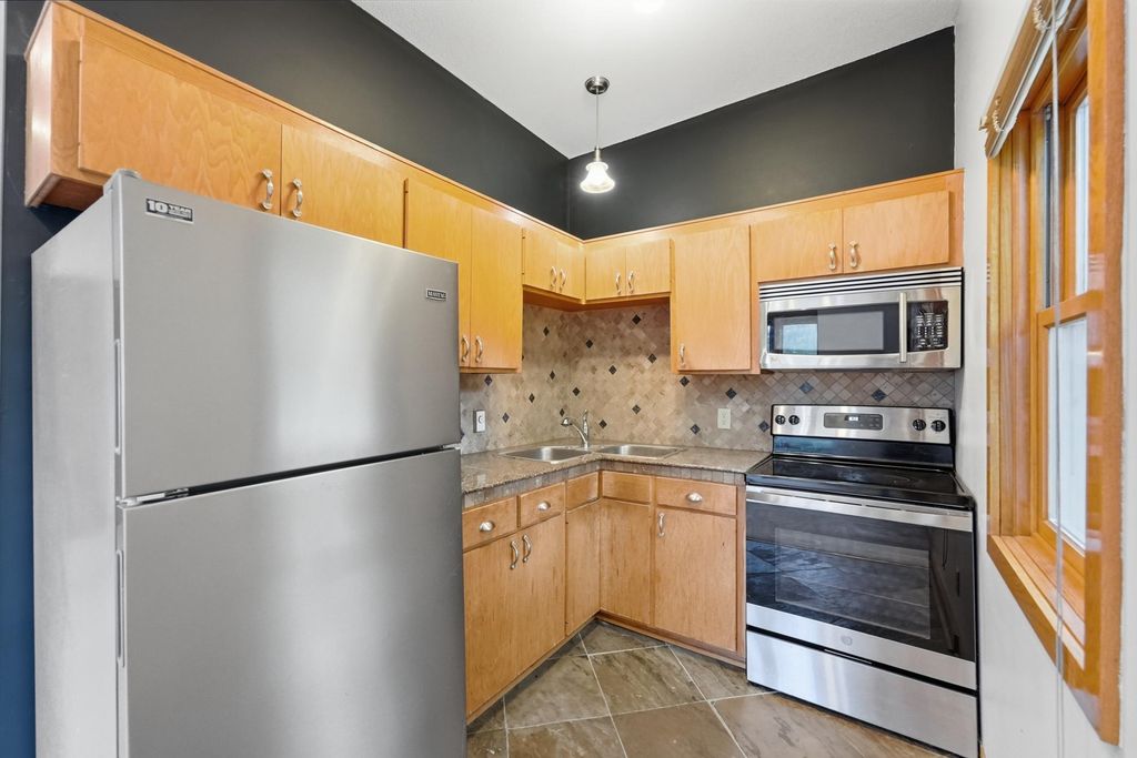 307 Walnut Street 3, Saint Paul, MN 55102 — photo 5