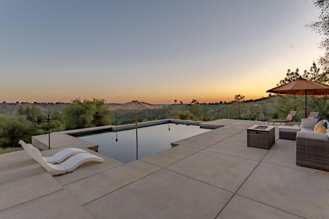 15620 Meadowlark Ln, Sutter Creek, CA 95685