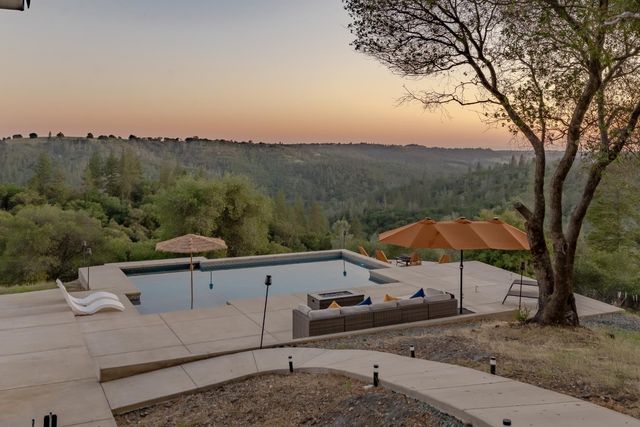 15620 Meadowlark Ln, Sutter Creek, CA 95685