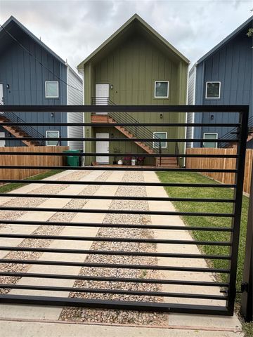 407 Calloway Street A - B, Houston, TX 77029