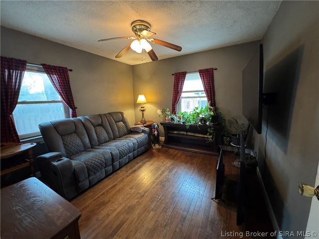 405 Kewanna Drive, Jeffersonville, IN 47130